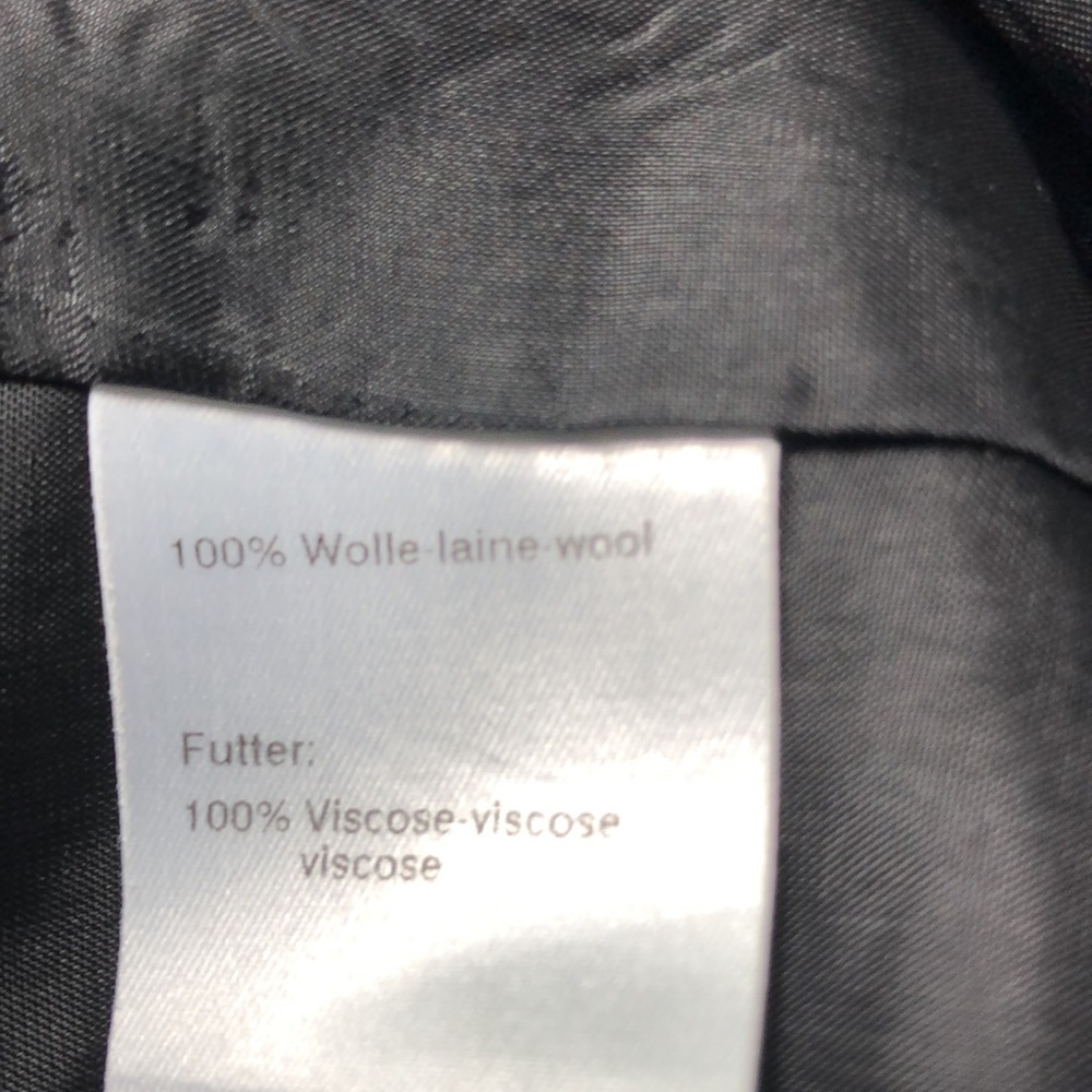 Akris Punto wool suit. - Picture 9 of 14